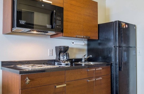 Kalispell Hotel | Pet-Friendly 2BR Kalispell Unit | Kitchen, Free Parking, Grilling Facilities!