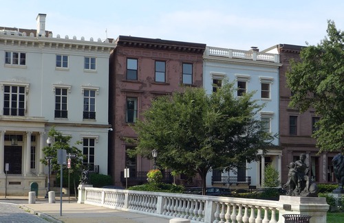 Mount Vernon Apartment | Pet Friendly Apt Near Peabody & JHU Shuttle w/Free WiFi & Paid Parking
