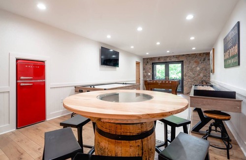 Blue Ridge Cabin | Pet-Friendly Blue Ridge Cabin on 9 Acres! Views, Theater, Game Room, Trails!