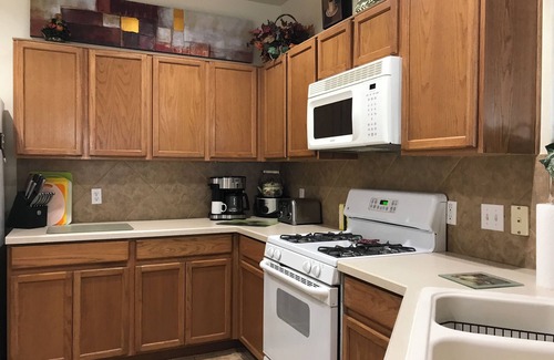 Sun City Cottage | PET FRIENDLY! Book now to enjoy great TEXAS SPRING Weather!