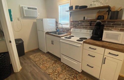 Plainview Cabin | Pet friendly cabin in quiet Plainview with WiFi, AC