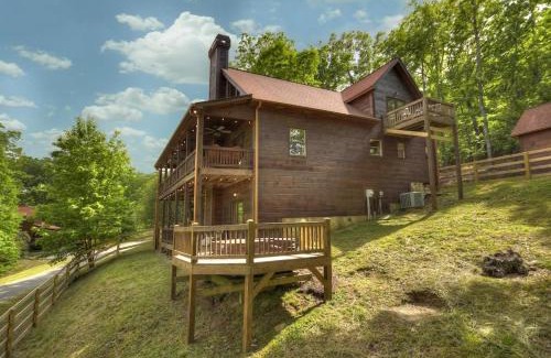 Morganton House | Pet Friendly Cabin with Hot Tub in North GA Mnts
