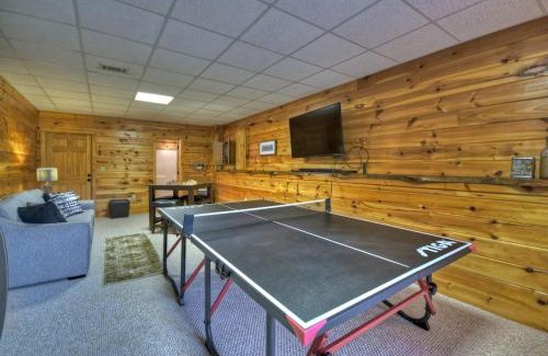 Morganton House | Pet Friendly Cabin with Hot Tub in North GA Mnts