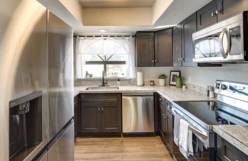 Casa Grande House | Pet-Friendly Casa Grande Townhome Screened Atrium