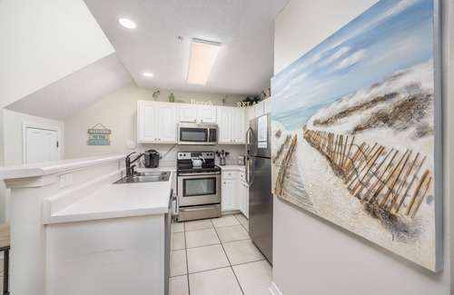 Miramar Beach Condo | Pet Friendly-Close to Beach-Beach Service Included!