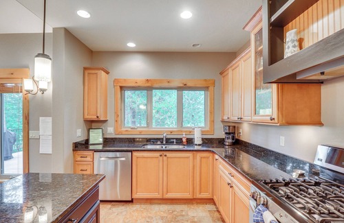 Columbia Falls Cottage | Pet-friendly Columbia Falls Home w/Gas Grill!