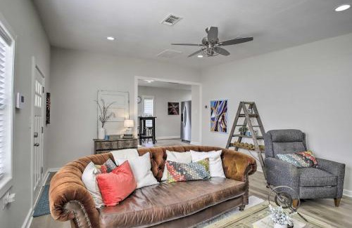 Tomball House | Pet-Friendly Cottage, 3 Blocks to Main St!