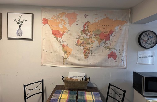 Downers Grove Apartment | Pet Friendly-Cozy 1-bedroom apartment just 6 minutes drive to Morton Arboretum