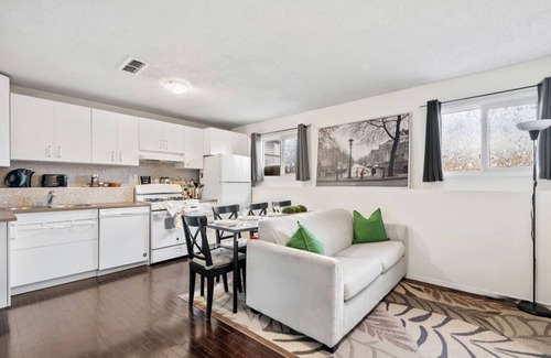 Southeast Calgary House | Pet Friendly » Free Banff Pass » 1 BR » Netflix