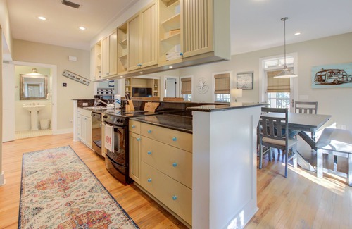 Seacrest Cottage | Pet Friendly! 🐶 Golf Cart & Bikes Included!