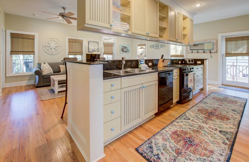 Seacrest Cottage | Pet Friendly! 🐶 Golf Cart & Bikes Included!