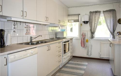 Asarum House | Pet Friendly Home In Asarum