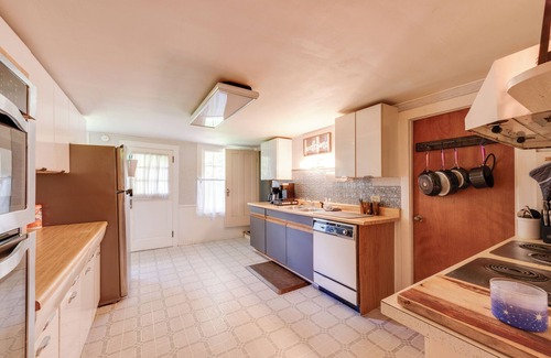 Hillsgrove House | Pet-Friendly Home w/Game Room in Hillsgrove!