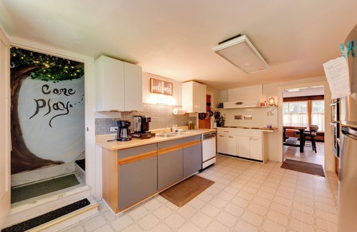 Hillsgrove House | Pet-Friendly Home w/Game Room in Hillsgrove!