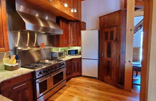 Six Mile House | Pet-Friendly Keowee lakefront luxury home w/dock, 5BR, kayaks, stone fire pit