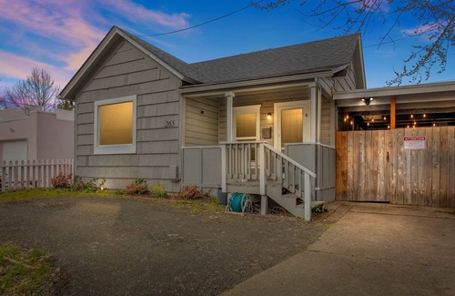 West Eugene House | Pet Friendly, Near U of O