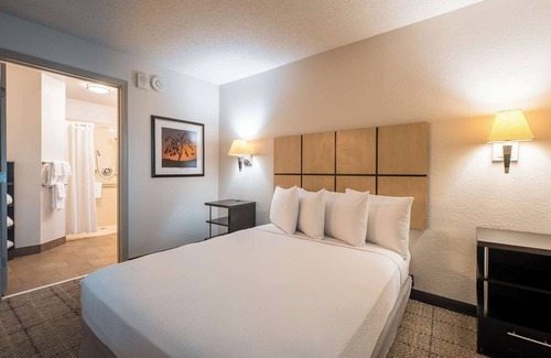 Park Central Hotel | Pet-friendly Property, Unit with Full Kitchen, Also Comes with Free Parking!