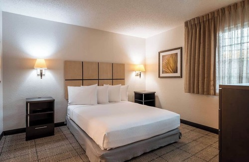 Park Central Hotel | Pet-friendly Property, Unit with Full Kitchen, Also Comes with Free Parking!