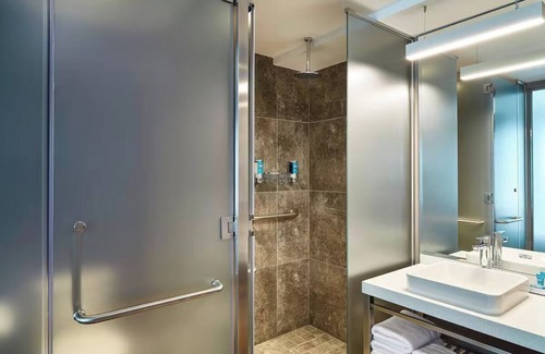 Leuro Hotel | Pet-friendly Room l Aloft Lima Miraflores l Minutes to Las Sombrillas Beach