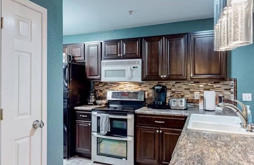 Table Rock Condo | Pet Friendly | Screen Porch | Great Location!