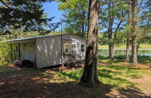 Fitzwilliam Cottage | Pet-friendly, secluded, & peaceful pond home near Keene & Rindge. Max 3 people.