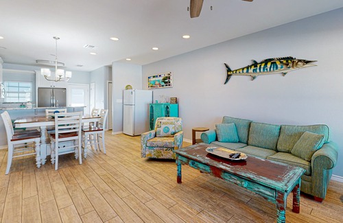 Port Aransas House | Pet Friendly, Shared Pool, Golf Cart Accessible