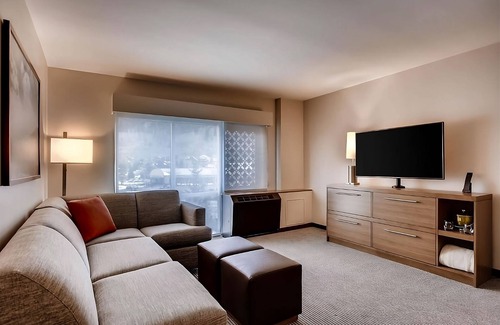 Mountain House Hotel | Pet-friendly Ski Resort! 4 Comfortable Units, Jacuzzi, Free Breakfast, Shuttle!