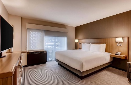 Mountain House Hotel | Pet-friendly Ski Resort! 4 Comfortable Units, Jacuzzi, Free Breakfast, Shuttle!