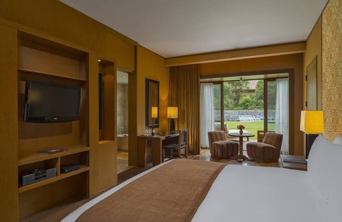 Maras Hotel | Pet-Friendly Spacious Room Near Machu Picchu | Free Parking | Onsite Pools