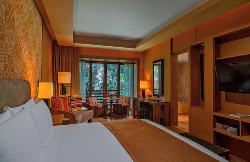 Maras Hotel | Pet-Friendly Spacious Room Near Machu Picchu | Free Parking | Onsite Pools