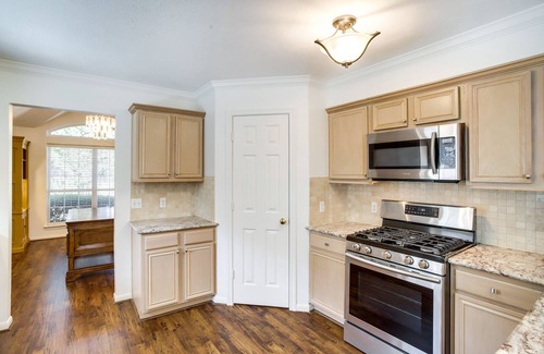 Spring Cottage | Pet-friendly Spring Home - 4 Mi to Six Flags!