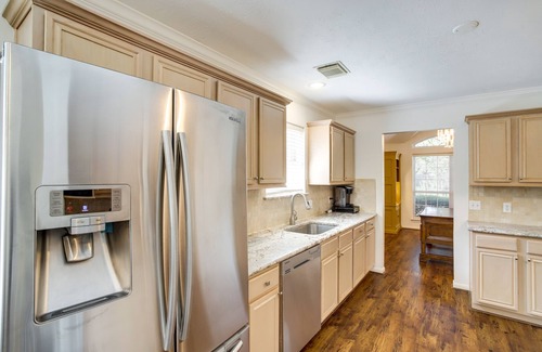 Spring Cottage | Pet-friendly Spring Home - 4 Mi to Six Flags!