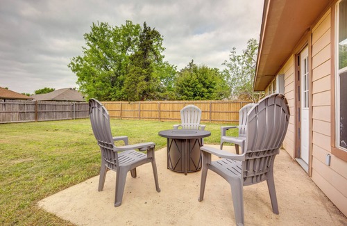 Bryan Cottage | Pet-friendly Texas Retreat w/Fenced-in Yard!