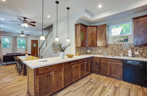 Tomball House | Pet-Friendly Tomball Home: Walk to Main Street!
