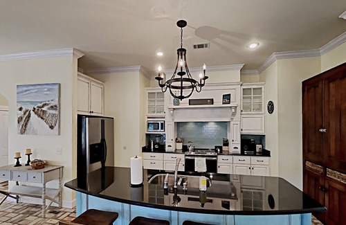 Summer Breeze House | PET FRIENDLY! PRIVATE HOT TUB! Up to 13 Guests! Minutes to Pier Park and 30A!