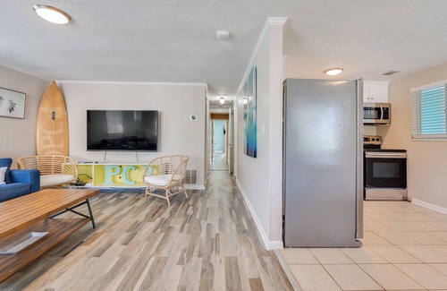 Bid-a-wee Beach House | Pet Friendly Beach Cottage - Walk to the Beach Gated Access - Fenced in Yard - Bidawee