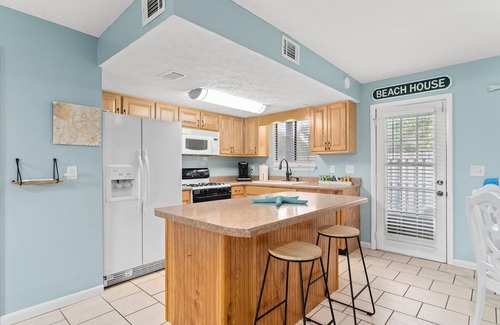 Panama City Beach House | Pet Friendly condo, 3 minute walk to the beach!