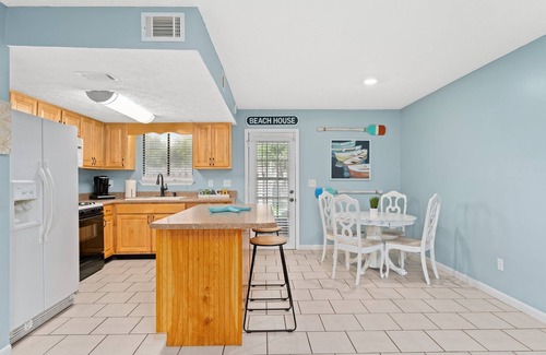 Panama City Beach House | Pet Friendly condo, 3 minute walk to the beach!