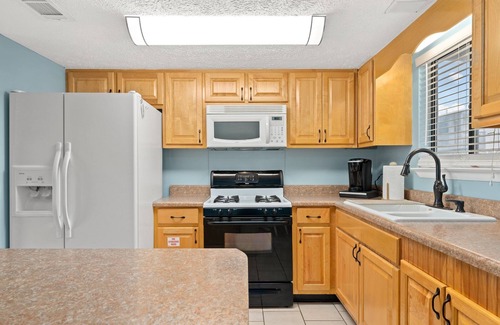 Panama City Beach House | Pet Friendly condo, 3 minute walk to the beach!