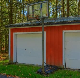 Brookville House | Pet Friendly Wi-fi Firepit Tv