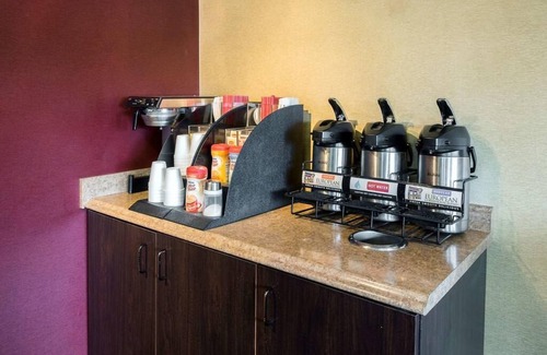 Framingham House | Pet Stays Free! With Free Parking for Your Convenience!