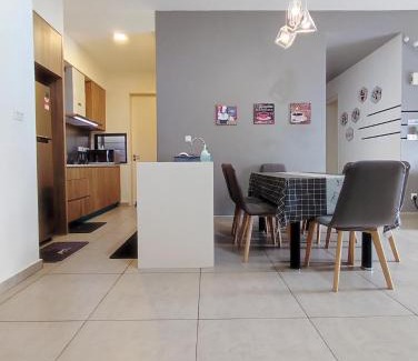 Kampung Pasir Apartment | Petalz Residence Family Suite near Mid Valley, Bukit Jalil, Sunway