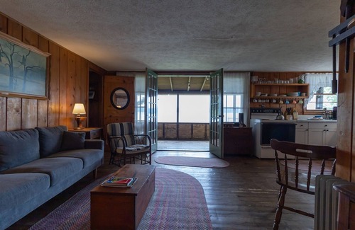 Himrod House | Pete`s Place, Rustic Cottage on Seneca Lake!