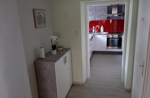 Weikersdorf am Steinfelde Apartment | Peter's Montagezimmer