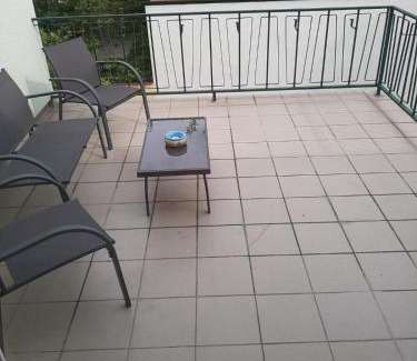 Weikersdorf am Steinfelde Apartment | Peter's Montagezimmer