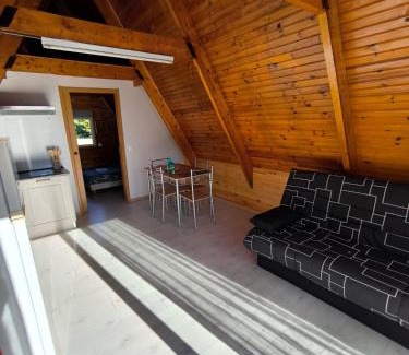 Oust Ski Chalet | Petit chalet avec terrasse