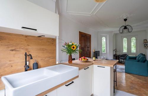 Neudorf South House | Petit Manoir en Ville - Parking privé - 15 min Hyper-centre