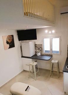 Saint-Denis Apartment | Petit studio bien agencé pour jusqu'à 4 personnes proche de l'hôpital et du centre ville