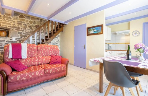 Mahalon House | Petite house 'Glycine, Kerantum' with shared garden and Wi-Fi