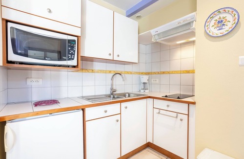 Mahalon House | Petite house 'Glycine, Kerantum' with shared garden and Wi-Fi
